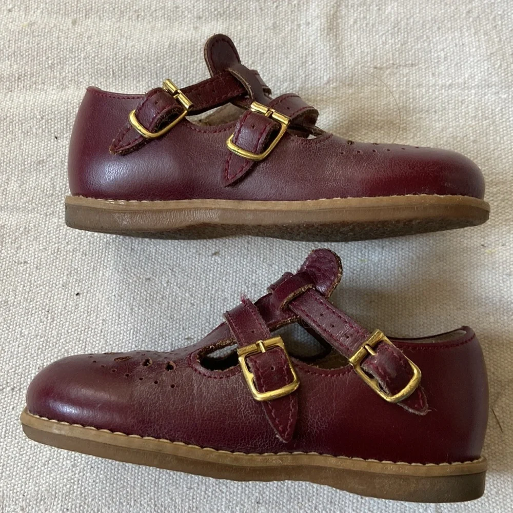 Vintage strap mary